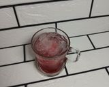 Foto langkah ke 4 dari resep Strawberry Soda Drink.