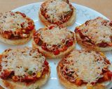 A picture of step 4 of Bread Pizza.