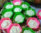 Foto langkah ke 6 dari resep Bolu pisang pandan tabur keju.