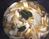 Hình bước làm 2 của món Tom Yum Kung (Canh chua tôm Thái Lan)