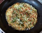 A picture of step 2 of Spanish omelet.