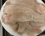 Foto del paso 1 de la receta: Milanesa de merluza a la marinera