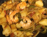 Foto del paso 2 de la receta: Camarones 🍤  con papas y chile ancho