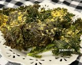 A picture of step 8 of Crispy Kale Chips.