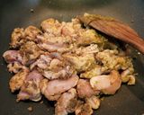 รูปขั้นตอนการทำที่ 3 ของ ผัดเผ็ดไก่กระวาน