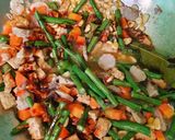 Foto langkah ke 4 dari resep Tumis tempe baso mix sayur pedas.