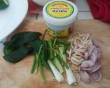 รูปขั้นตอนการทำที่ 1 ของ หมูสามชั้นผัดกะปิ