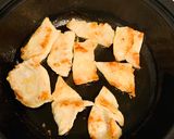 Une image de l'étape 1 de Poulet aux épinards et parmesan.