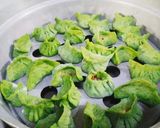 A picture of step 3 of Veg spinach momos.