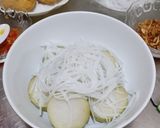 Foto langkah ke 5 dari resep Soto Ayam Bumbu Kuning ala Ibu.