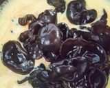 Gambar langkah 3 resipi Cendawan Telinga Kera Masak Lemak Cili Padi.