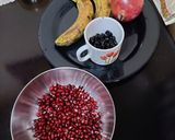 A picture of step 1 of Banana - Pomegranate - Blueberries Smoothie.