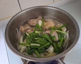 美味又有飽足感的-雞肉高麗菜米粉湯的食譜步驟4照片