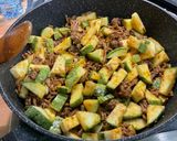 Une image de l'étape 8 de Haricots verts au bœuf, courgettes et curry.