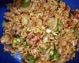 A picture of step 4 of Maggi bhel.