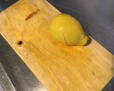 Une image de l'étape 1 de Sauce salade au citron confit, pesto de fanes epicé et melfor.