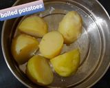 A picture of step 3 of Stuffed potato idli.