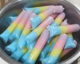 Foto langkah ke 9 dari resep Es Lilin Pelangi.