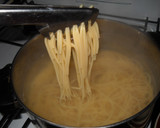 Foto del paso 2 de la receta: Fideos al horno con salsa de salchicha criolla