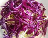 Foto del paso 2 de la receta Ensalada de lombarda, tomate, calabacín con vinagreta de mostaza