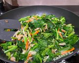 A picture of step 7 of Stir-Fried Spinach and Enoki Mushrooms with Shacha Sauce.