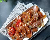 Foto langkah ke 3 dari resep Tumis sosis bawang bombay.