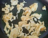 Foto langkah ke 3 dari resep Nasi Goreng Sosis Merah.