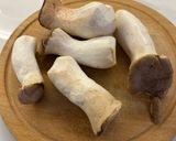 Hình bước làm 1 của món Nấm Đùi Gà Trộn Thính
