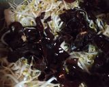 Foto langkah ke 2 dari resep Cha Tauge Ayam Jamur.