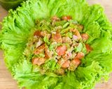Foto del paso 2 de la receta: Ensalada de tuna aderezada con salsa pesto y zumo de limón