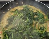 Foto del paso 4 de la receta: Risotto de calabacín, espinacas y salmón con rulo de cabra