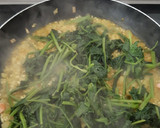Foto del paso 4 de la receta: Risotto de calabacín, espinacas y salmón con rulo de cabra