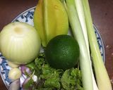 Hình bước làm 3 của món Bắp bò hoa sữa bóp chua