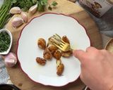 Foto del paso 2 de la receta: Aceite de oliva con ajo confitado y romero