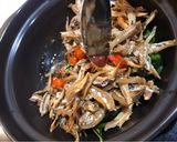 Foto langkah ke 3 dari resep Teri bawang cabe sejuta umat😀.