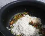 मटार राइस (Matar Rice Recipe In Marathi) रेसिपी स्टेप 5 फोटो 