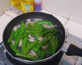 Foto langkah ke 1 dari resep Cah Sweet Peas.