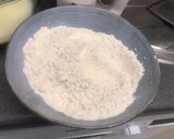 Foto del paso 2 de la receta: Bizcocho de coco con glaseado de limón y topping de chocolate y coco 🥥 (sin huevo 🥚)
