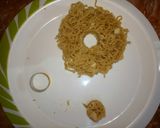 Foto langkah ke 3 dari resep Donat Mie Kriuk.