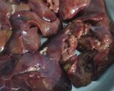 A picture of step 1 of Chicken liver with chicken.