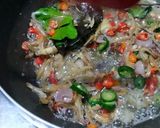 Foto langkah ke 4 dari resep Tumis Bunga Pepaya, Daun Pepaya, Teri.