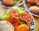 Foto del paso 3 de la receta: Hamburguesa de solomillo con cebolla caramelizada y salsa brava