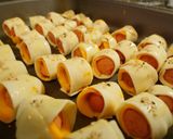 Foto del paso 5 de la receta: Salchichitas alemanas envueltas con cheddar!!