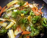 Foto del paso 2 de la receta: Espaguetis🍝 con vegetales🥦🥒🌰🥕🍯
