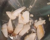 Hình bước làm 2 của món Tempeh đậu gà, nấm đùi gà sốt bơ tỏi