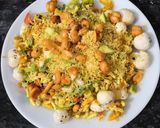 A picture of step 4 of Makhana bhel.