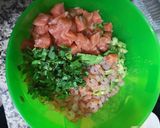 Foto del paso 4 de la receta: Ceviche de salmón y camarón al natural