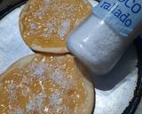 Foto del paso 3 de la receta: Galletones con mermelada y coco con discos de empanadas