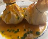 Foto del paso 8 de la receta Flores de pasta filo rellenas de rape adobado y gambas con salsa