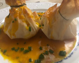 Foto del paso 8 de la receta: Flores de pasta filo rellenas de rape adobado y gambas con salsa